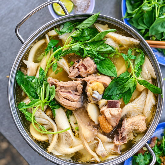 Lẩu gà lá é